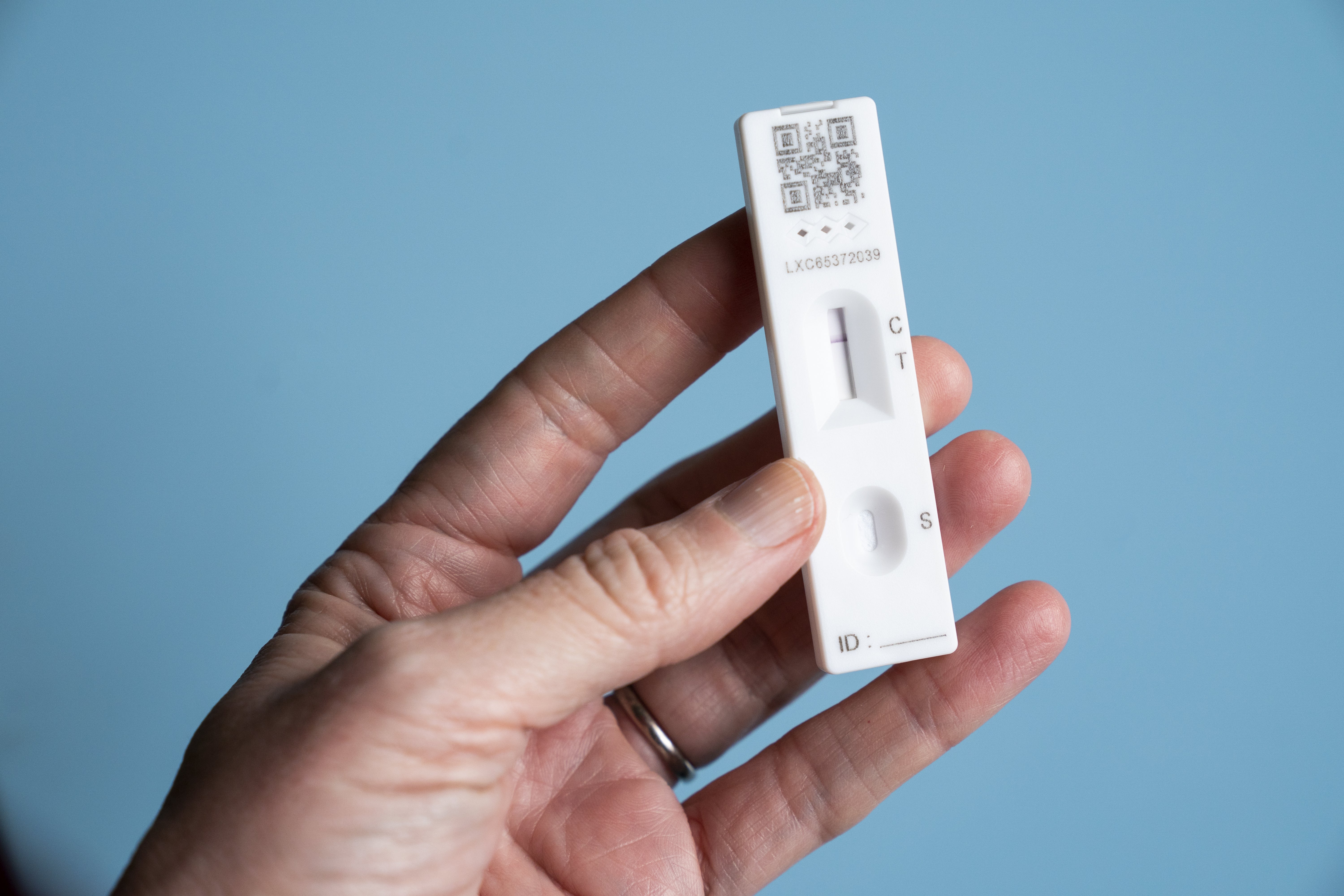 Nueve síntomas de ómicron que afectan a las personas vacunadas y dos señales tempranas de infección 