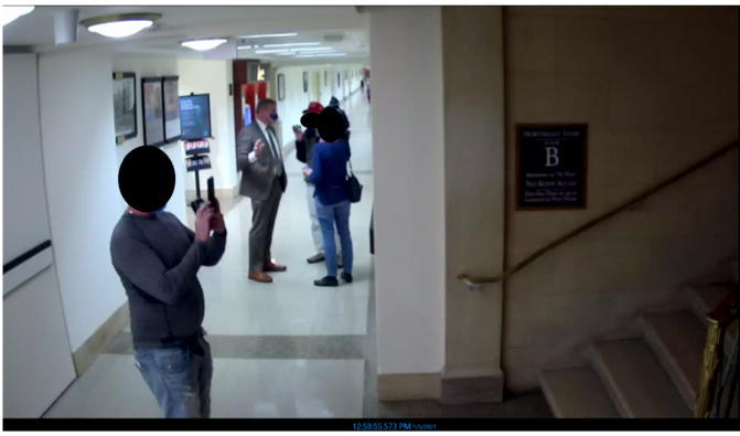 Comité del 6 de enero publica un vídeo del tour que dirigió el legislador republicano antes de los disturbios