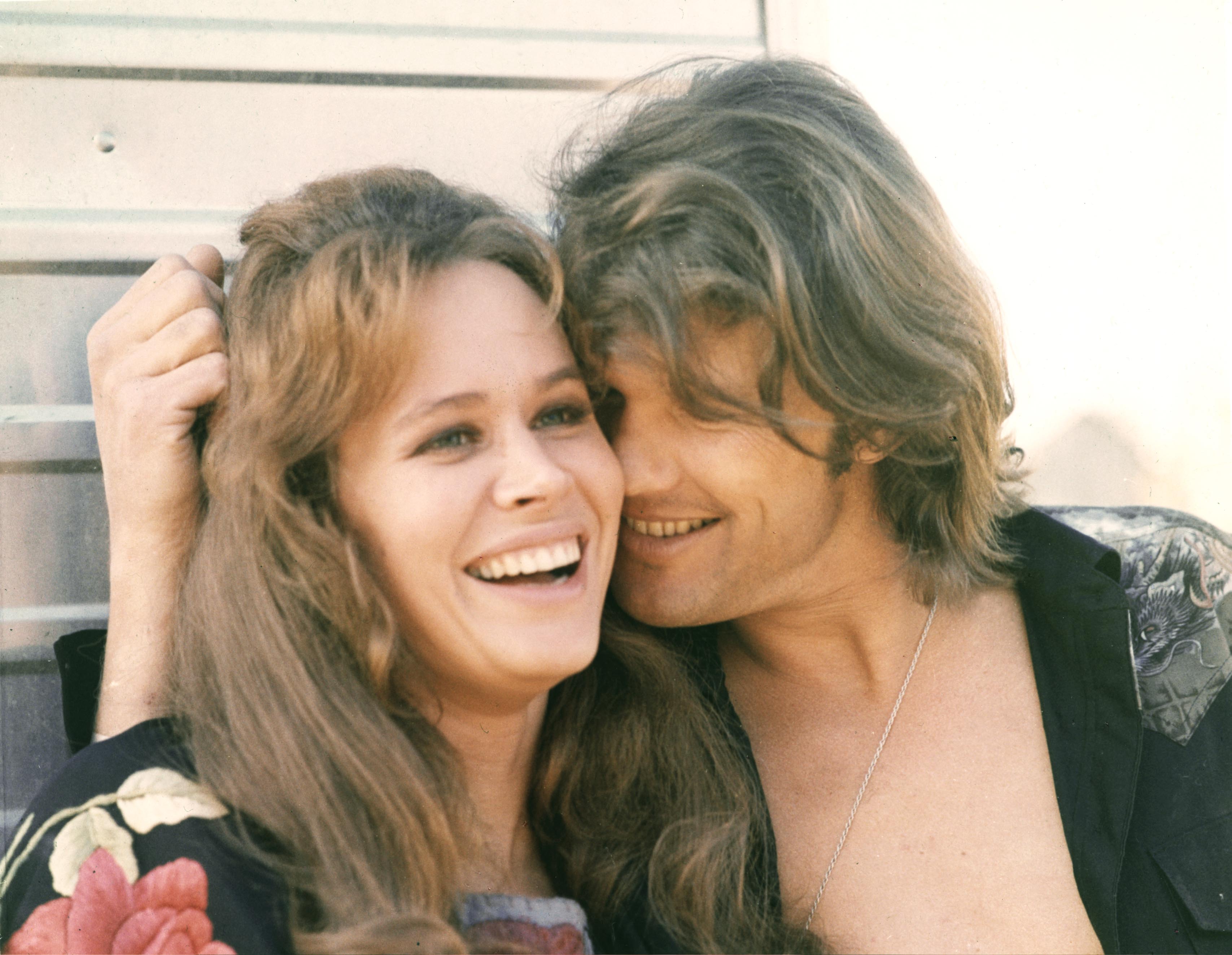 Kristofferson como Cisco Pike y Karen Black como su novia hippie