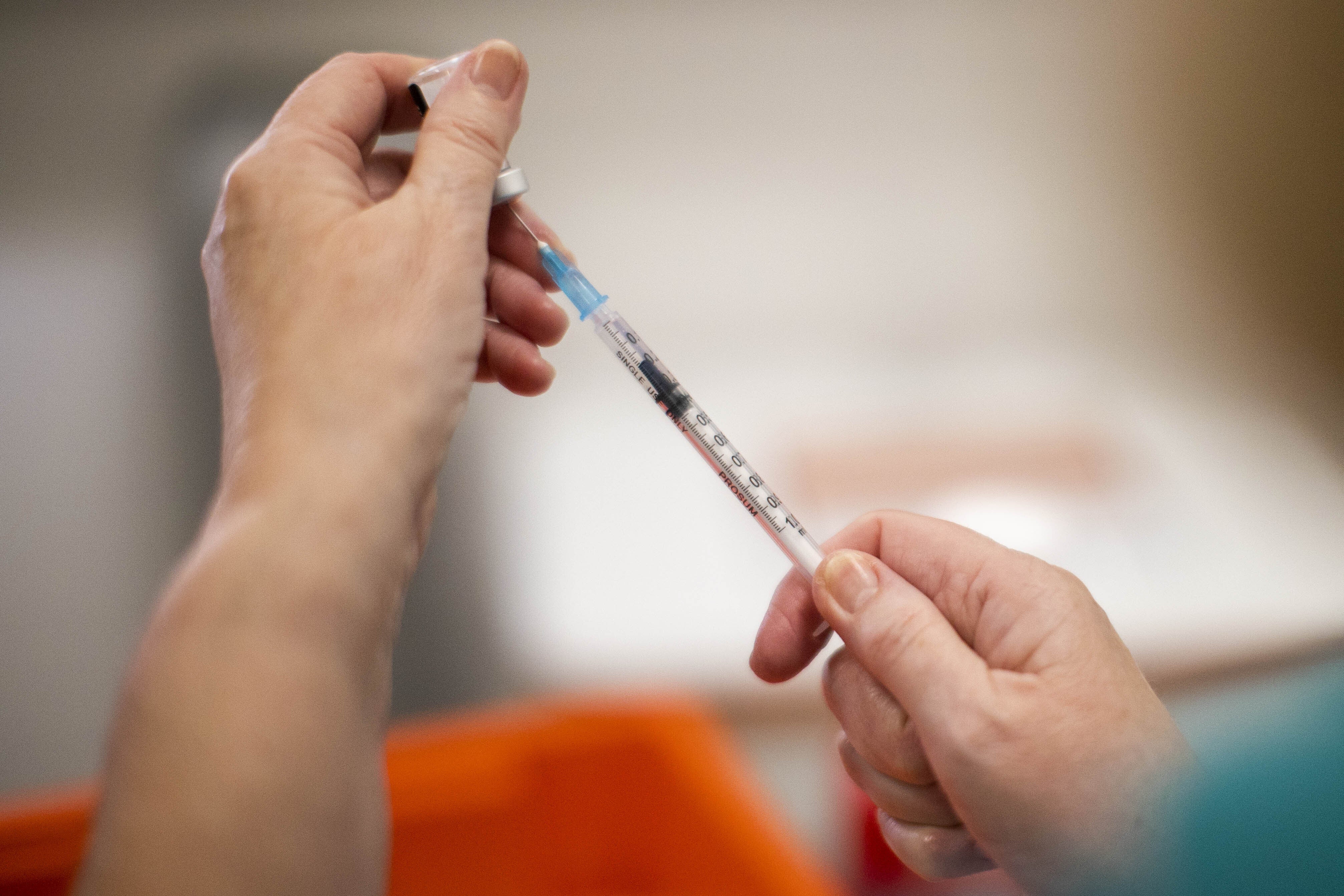 La FDA autorizó el viernes dos vacunas para niños menores de cinco años