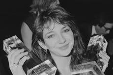 ‘Running Up That Hill’ de Kate Bush llega al primer lugar 37 años después de su lanzamiento