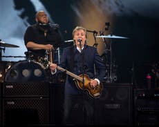 McCartney celebra sus 80 con Springsteen y 60.000 fans