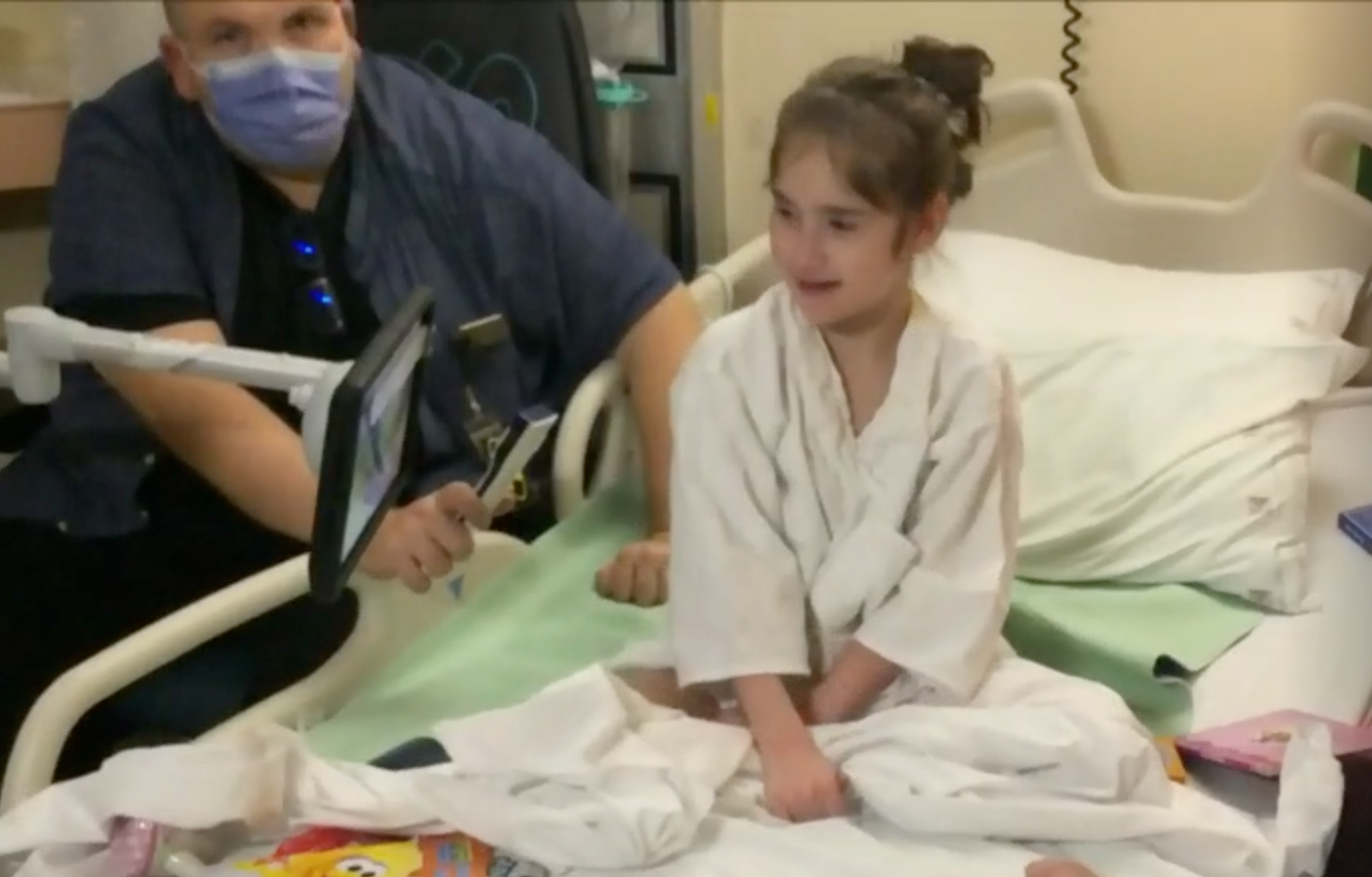 Prueba experimental en niña con autismo sorprende a investigadores que intentan prevenir autolesiones