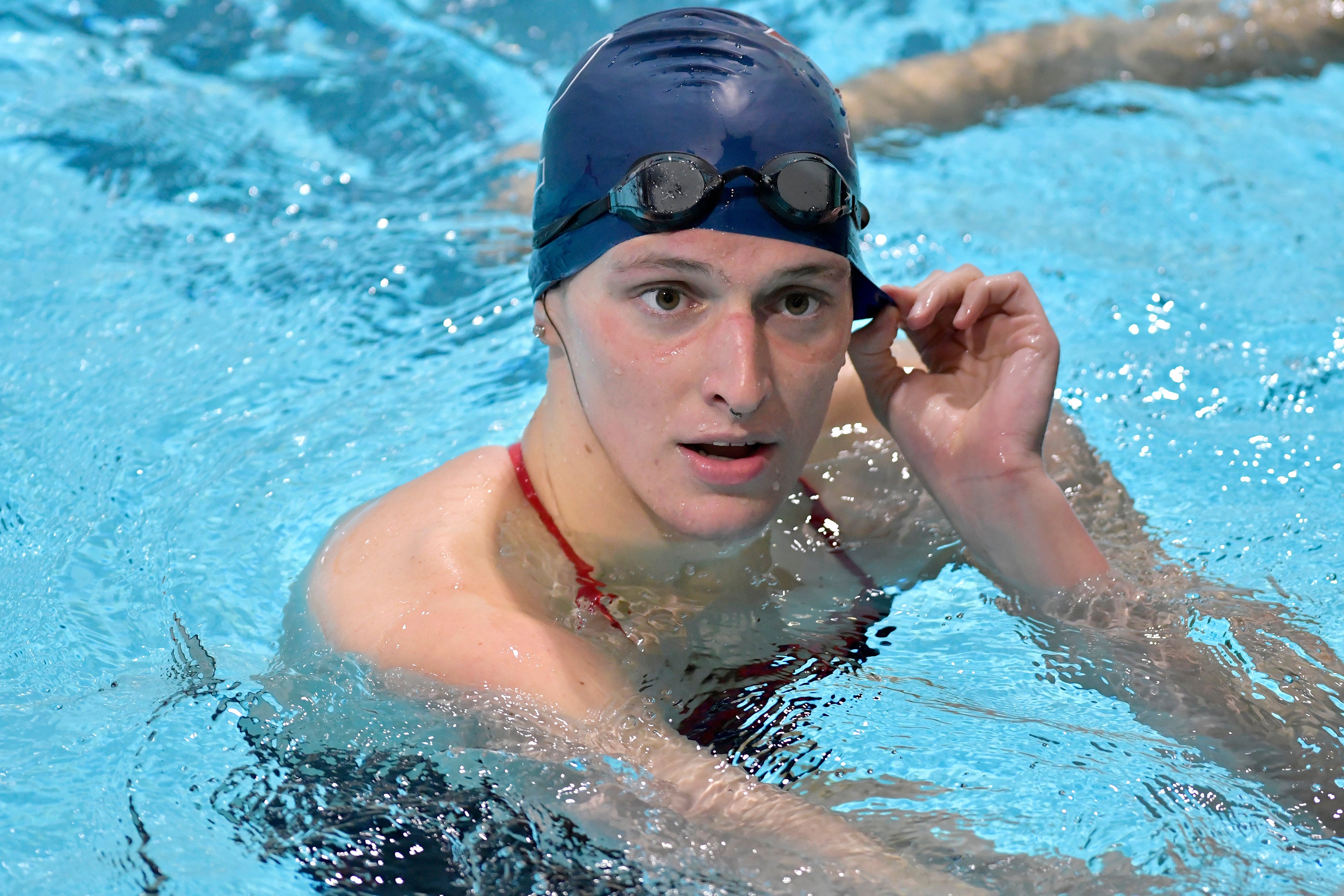 A Lia Thomas se le prohibió competir en competencias de natación femeninas