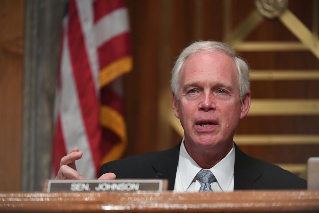 Asistente del senador Ron Johnson se acercó a Pence para ofrecer votos alternativos del Colegio Electoral