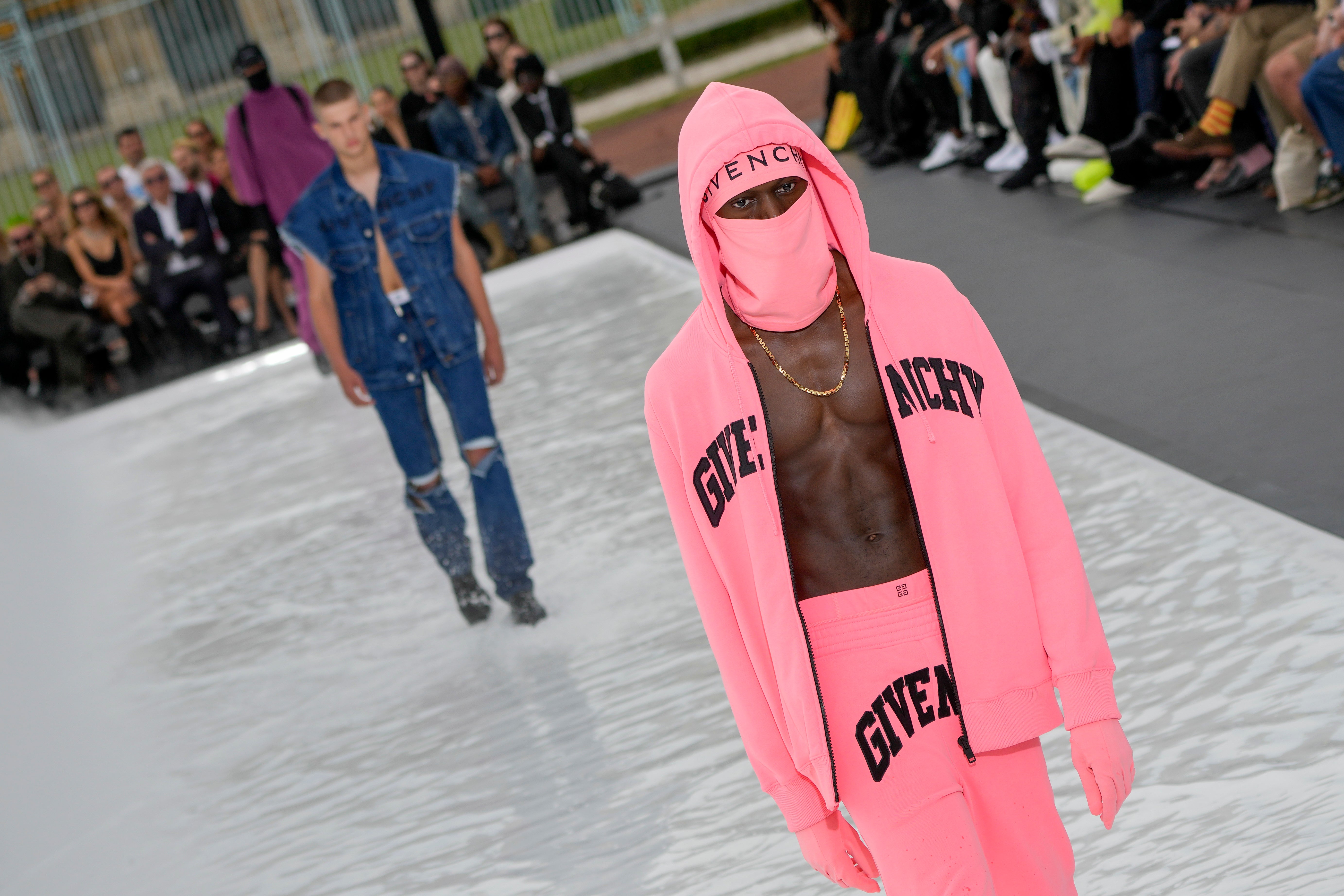 MODA-PARÍS-GIVENCHY