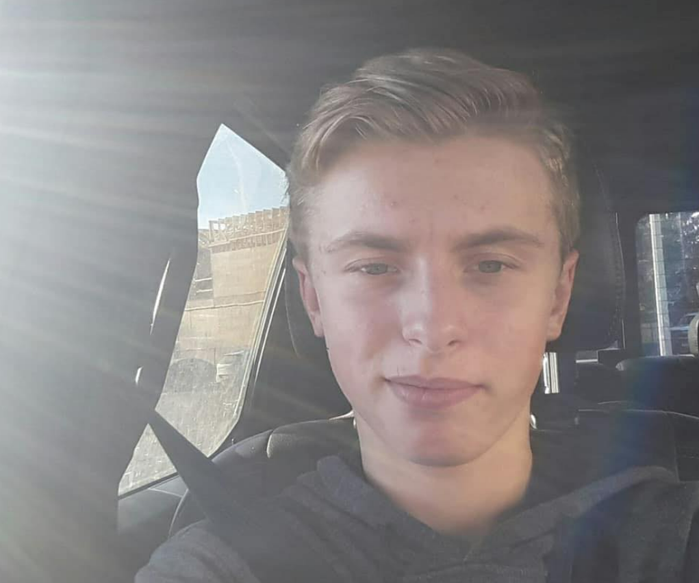 Eric Coulam, de 20 años, ha decidido buscar la muerte asistida médicamente en Canadá después de sufrir durante la mayor parte de una década con una condición médica dolorosa que ha escapado al diagnóstico.