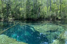 Nadadores adolescentes encuentran muertos a dos buzos de cuevas submarinas en un lago