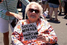 Mujer regresa al Tribunal Supremo para defender el derecho al aborto 50 años después