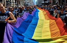 Ciudades en EEUU realizan desfiles de orgullo LGBTQ