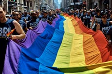 Ciudades en EEUU realizan desfiles de orgullo LGBTQ