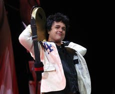Billie Joe Armstrong de Green Day renunciará a su ciudadanía estadounidense por el fallo Roe vs. Wade