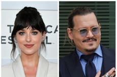 Dakota Johnson responde al vídeo viral de ella donde “se da cuenta” del dedo lesionado de Johnny Depp