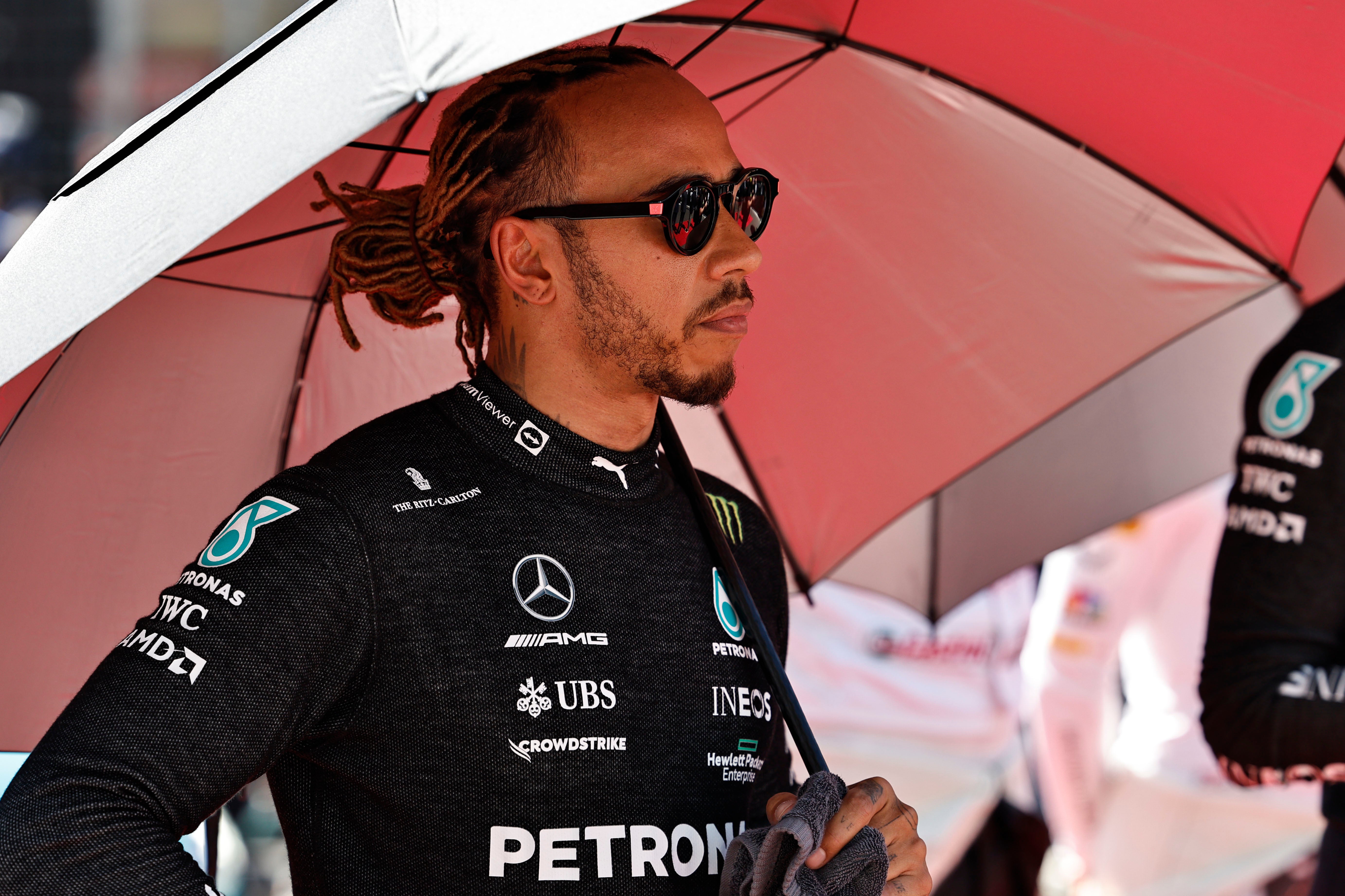 Lewis Hamilton pide que se cambie la “mentalidad arcaica”