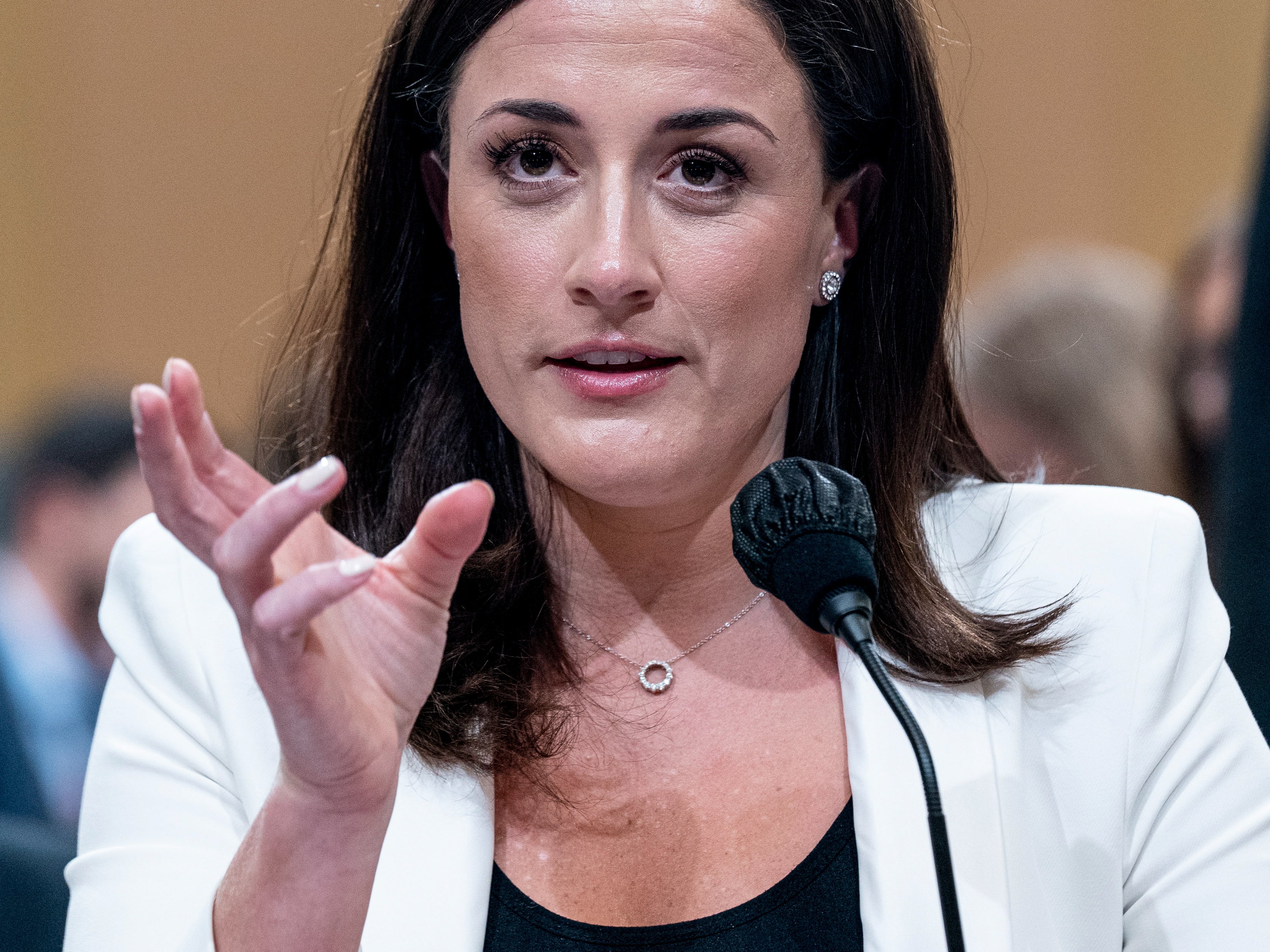 Mark Meadows y Rudy Giuliani solicitaron indultos después del 6 de enero, dice una testigo en la audiencia