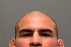 Caín Velásquez demanda a hombre por abuso contra su hijo