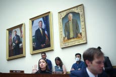 AOC dice que los colegas pro-Trump que pidieron indultos deberían ser expulsados del Congreso como “mínimo