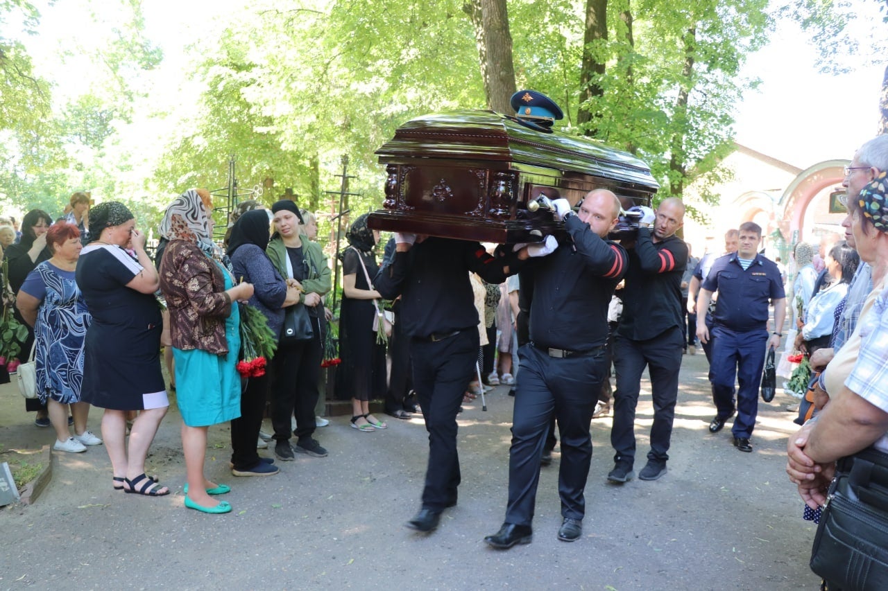 Procesión por el teniente coronel Pavel Kislyakov