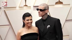 Travis Barker el esposo de Kourney Kardashian continua hospitalizado por una  pancreatitis aguda