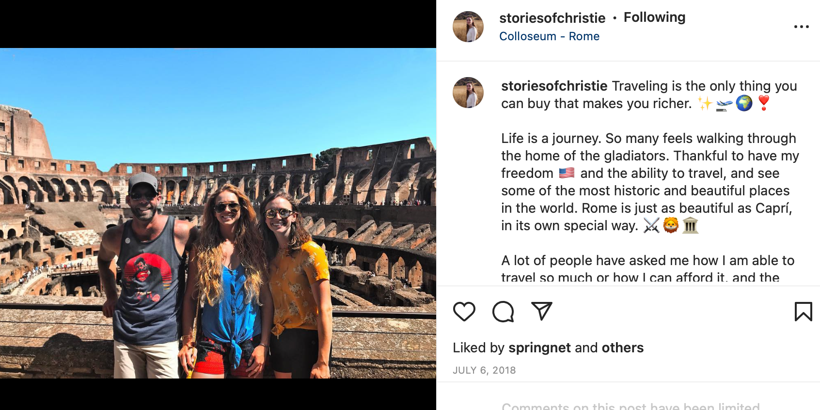 Kaitlin Armstrong (centro) en Roma, Italia, en 2018, con su hermana Christie (derecha)