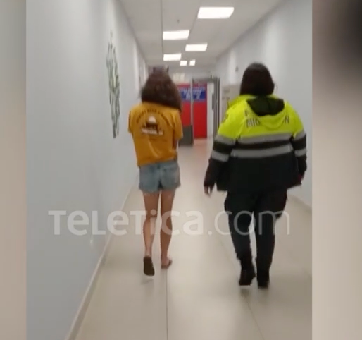 Teletica.com obtuvo un vídeo de Kaitlin Armstrong tras su arresto en Costa Rica