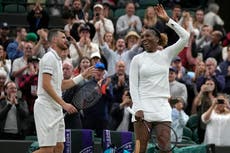 Venus Williams gana en dobles mixtos en Wimbledon