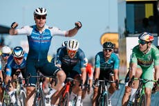Tour: Jakobsen supera a Van Aert en la meta, gana 2da etapa