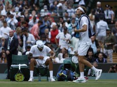 Wimbledon impone multa a Kyrgios y Tsitsipas por insultos y conducta antideportiva