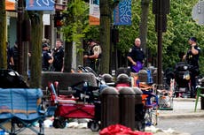 El número de muertos en el tiroteo masivo del 4 de julio en Highland Park aumenta a siete
