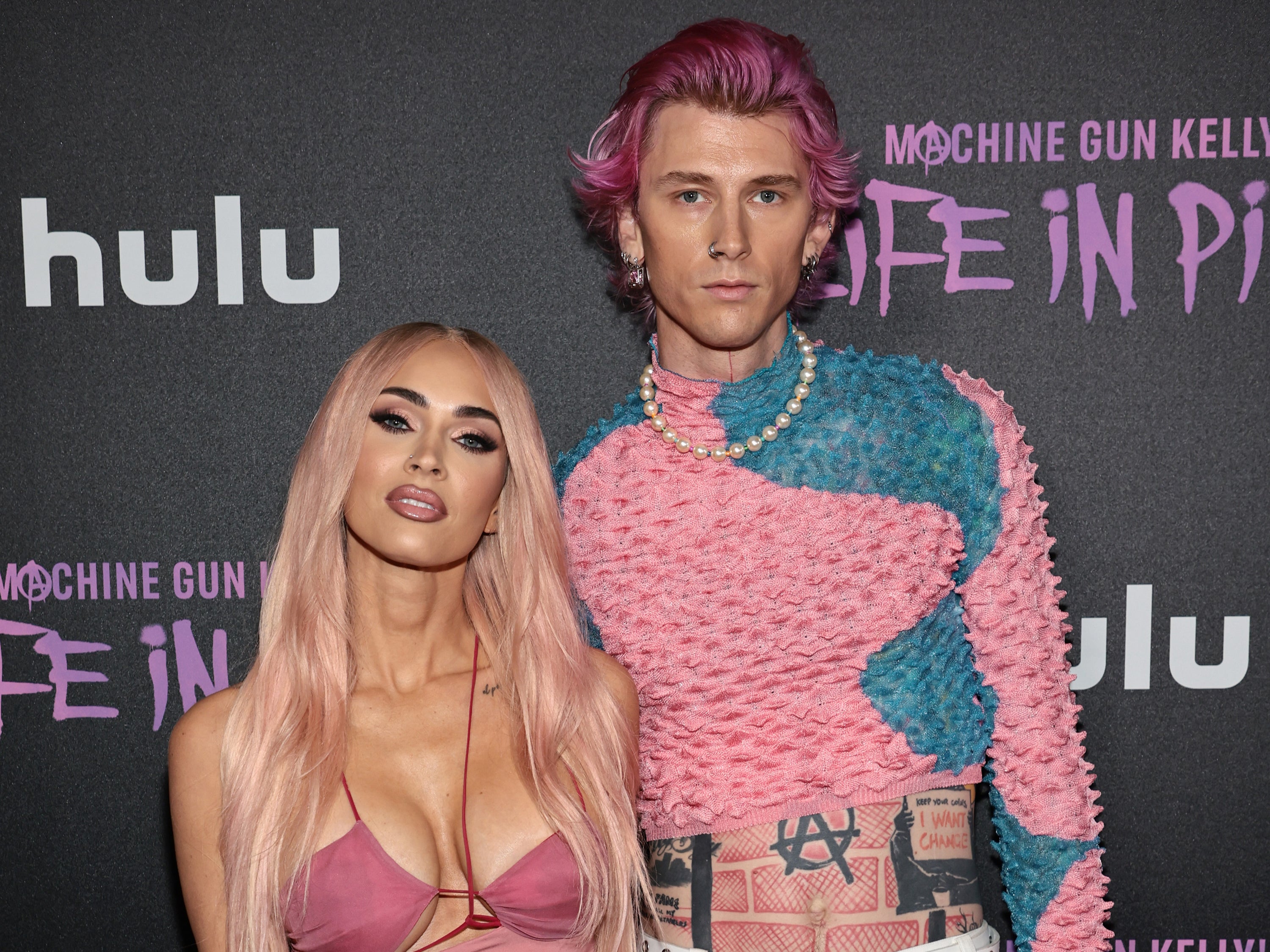 Megan Fox revela por qué le preguntó a Machine Gun Kelly si lo amamantaron de bebé