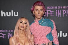Megan Fox revela por qué le preguntó a Machine Gun Kelly si lo amamantaron de bebé
