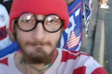 Persona de interés en Highland Park, Robert Crimo, fue a un mitin de Trump vestido como ‘Where’s Waldo’