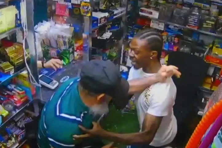Vídeo de vigilancia muestra el altercado fatal en una tienda