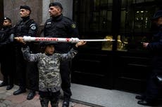 Uruguay: fallo judicial impide vacunación COVID de menores