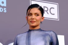 Kylie Jenner acusa a repartidor de “mentir” luego de que afirmara que escuchó a su hijo llorar