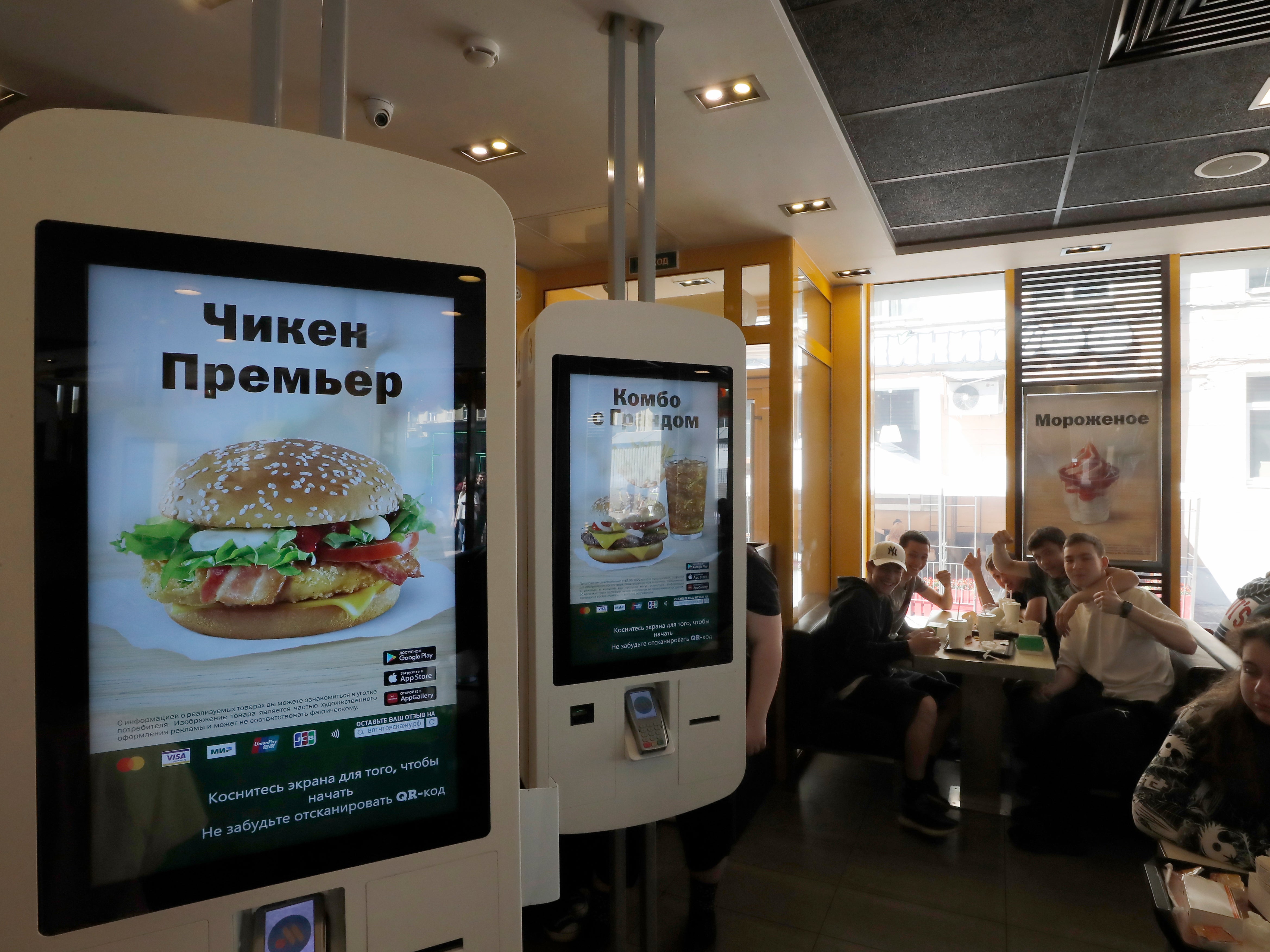 El reemplazo de McDonald’s abrió sus primeros 15 restaurantes el mes pasado