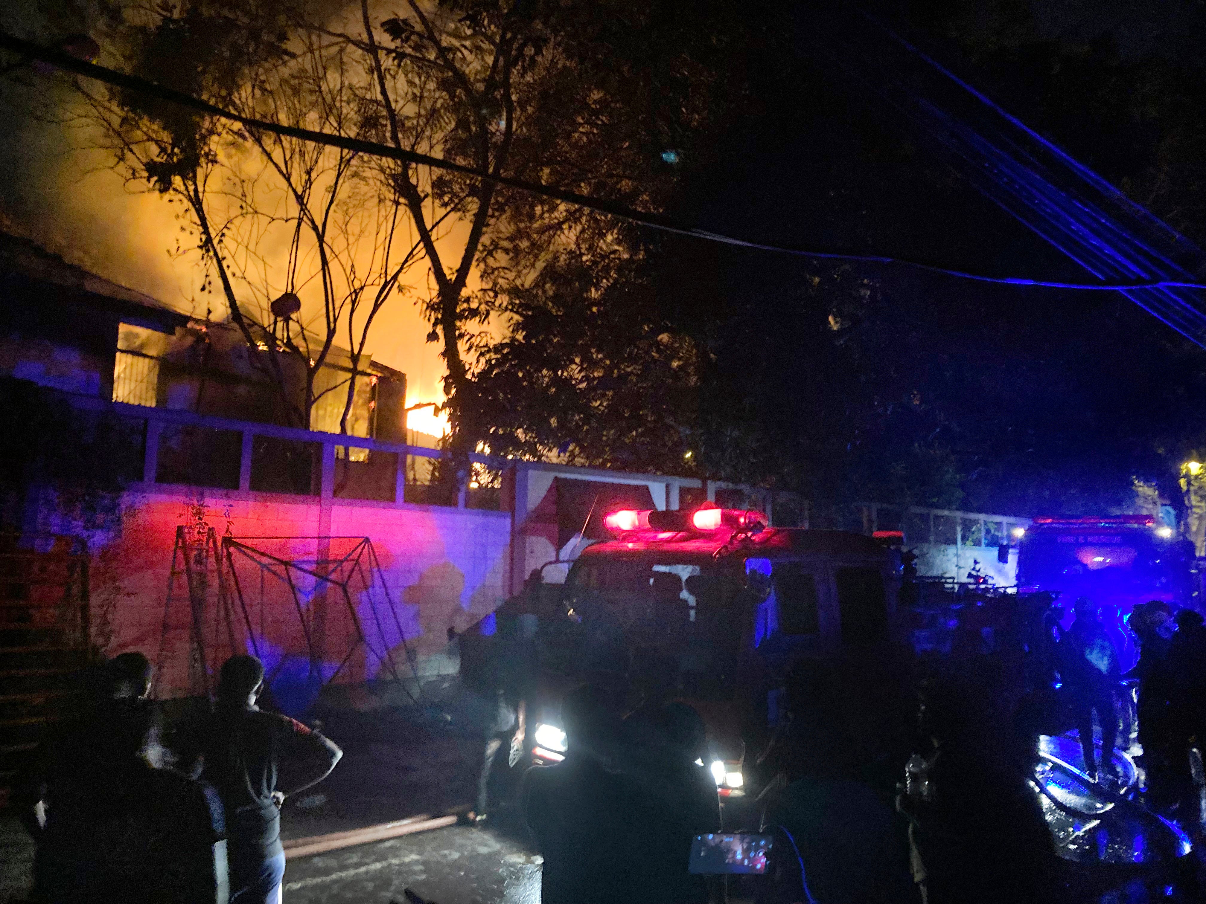 Incendian casa del primer ministro de Sri Lanka en medio de protestas masivas