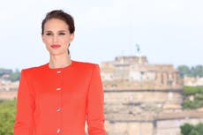 Natalie Portman recuerda haber leído sobre sus “senos en brote” en una reseña a los 13 años