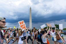 Casa Blanca ataca a activistas por el aborto que se manifestaban a las puertas de Biden