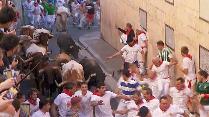  Las fiestas de San Fermín vuelven a llenar las calles de Pamplona tras la pausa de COVID