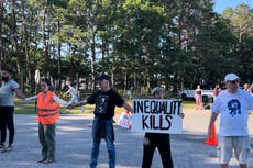 Manifestantes climáticos bloquean el aeropuerto y las carreteras en las opulentas localidades de los Hamptons