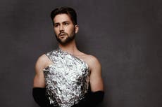 Estrella de TikTok recrea el ‘look’ de Nicole Kidman en la pasarela de Balenciaga con papel aluminio