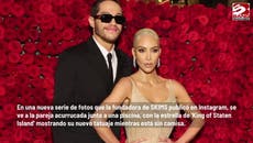 Pete Davidson se hace un tatuaje para recrear su primer beso con Kim Kardashian