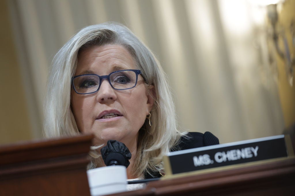 Liz Cheney abre audiencia tachando a Trump de loco, irrazonable e infantil