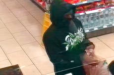 Lo que sabemos sobre los tiroteos en 7-Eleven y el asaltante desaparecido