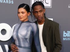 Fans critican a Kylie Jenner por presumir los jets que comparte con Travis Scott durante la ola de calor