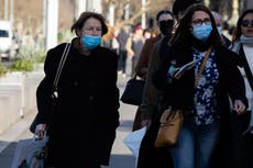 Con un aumento del 30% en los casos de covid-19 en dos semanas, la OMS dice que la pandemia “no ha terminado”