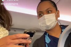 Pasajero desconcertado tras ser expulsado de un vuelo por “boleto inválido” después de abordar