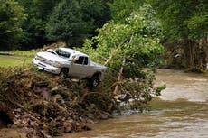 Sigue búsqueda de 3 personas tras inundaciones en Virginia