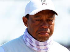 Tiger Woods llora al recorrer el hoyo 18 en St Andrews posiblemente por última vez